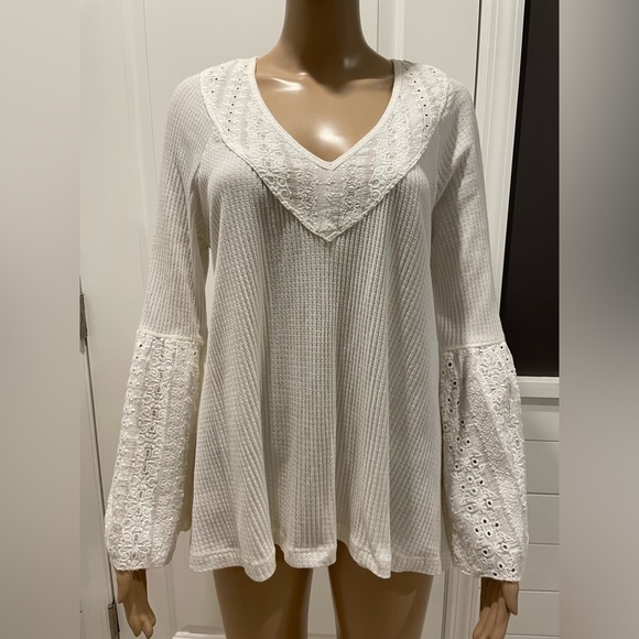 NWOT Waffle Knit Eyelet Top size M - Picture 1 of 4